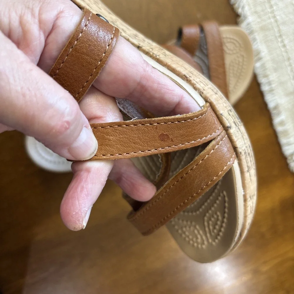 Crocs Sandals Women's  Size 8 Leigh Wedge Leather Upper